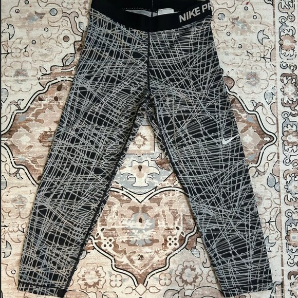 Women's Nike Pro Dri-Fit Black, White Crop Leggings Size Medium - Picture 2 of 10